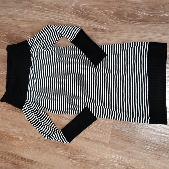 (S) BCBGMaxAzria Turtleneck Long Top/Sweater Dress Stripes Warm Loungewear - Picture 1 of 10